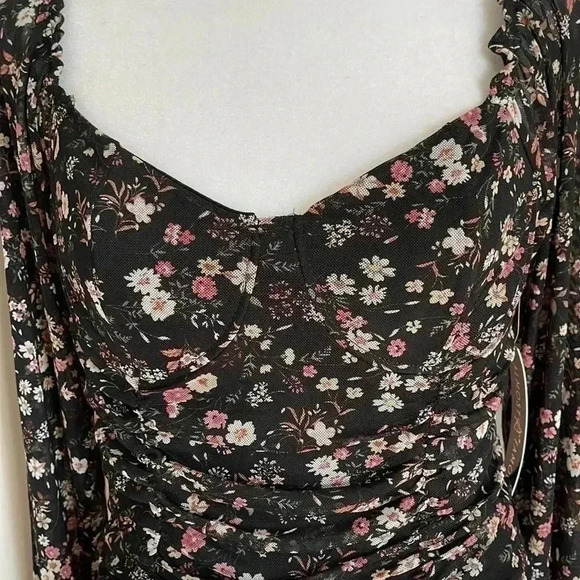 Almost Famous Black Floral Long Sleeve Crop Top With Built-in Bra - Picture 3 of 14